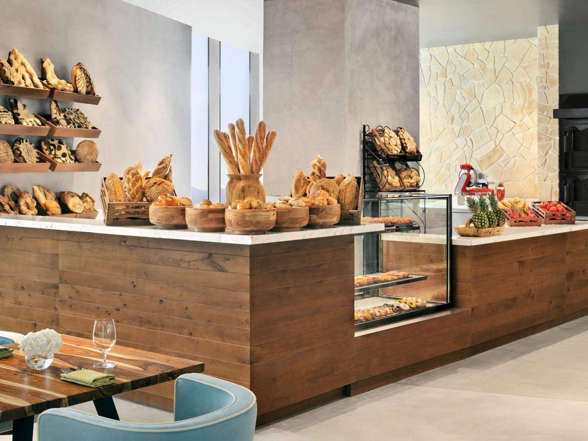 Moevenpick Hotel & Apartments Ghala Mascate Exterior foto Bakery at the hotel
