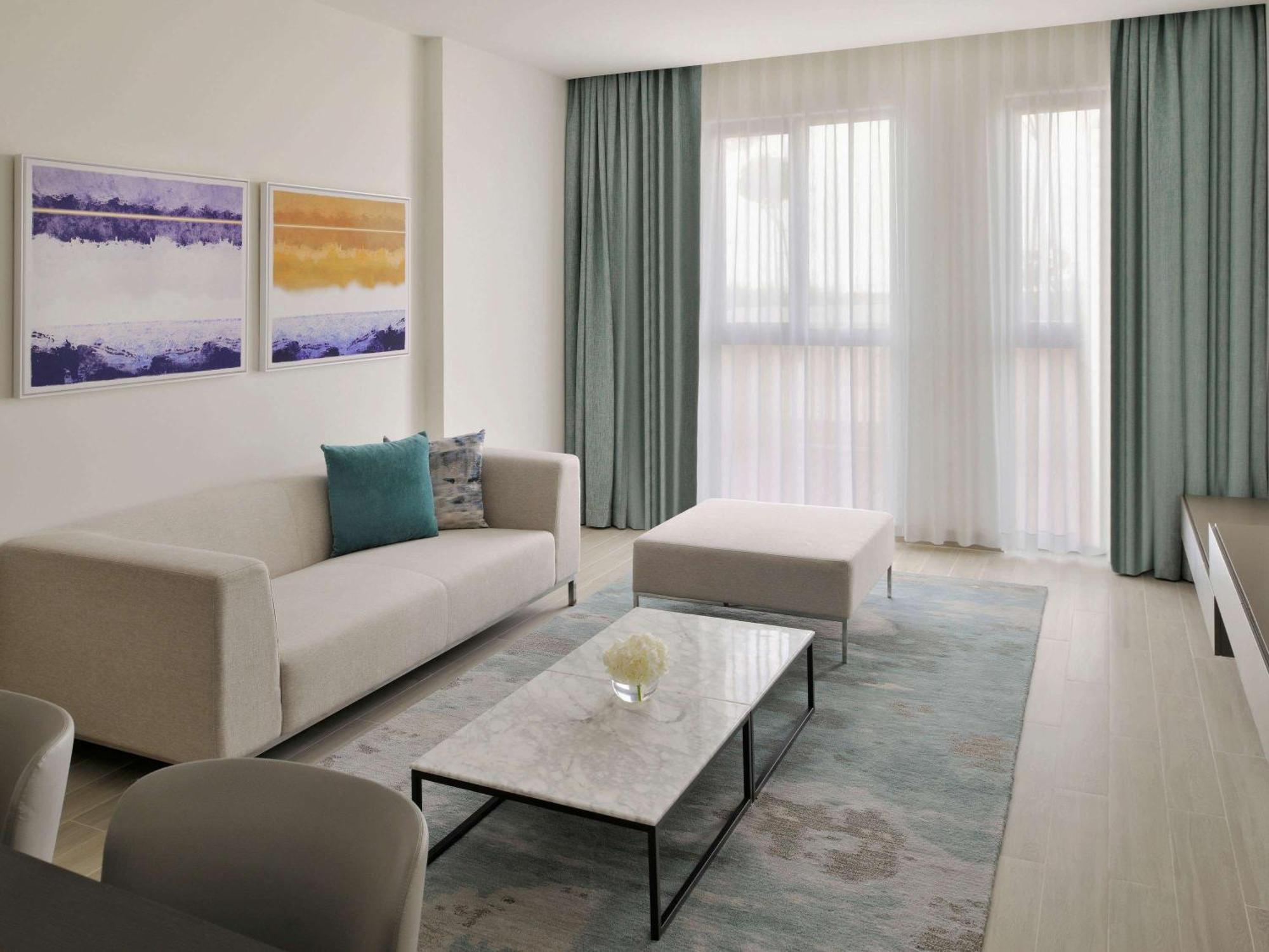 Moevenpick Hotel & Apartments Ghala Mascate Exterior foto A living room